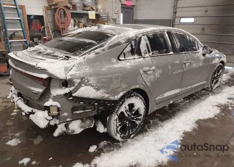 2021 Kia K5 Gt-Line z USA, uszkodzony, nr VIN 5XXG64J27MG057868